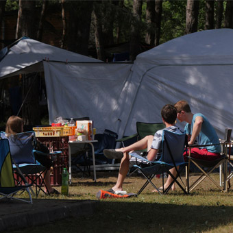 Découvrez les emplacements pour tentes dans le camping la cabane 100% nature
