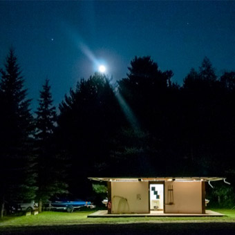 bloc saniatire sous la lune